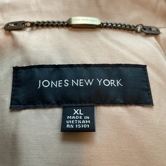 Rain jacket. Jones New York. XL. Tan. Excellent condition - Picture 5 of 7